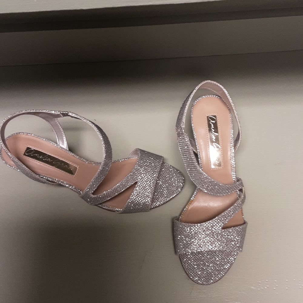 Heels - Picture 2 of 3